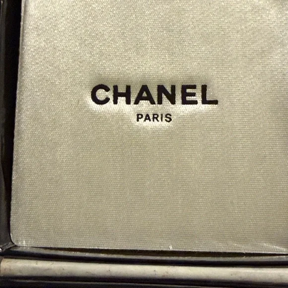 Vintage CC Logo Chanel Clip-on Earrings 1994